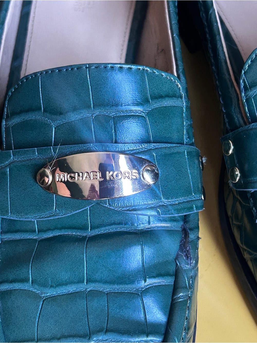 Michael Kors women’s 9 Green Croc-Embossed Leather Loafers - Picture 2 of 10